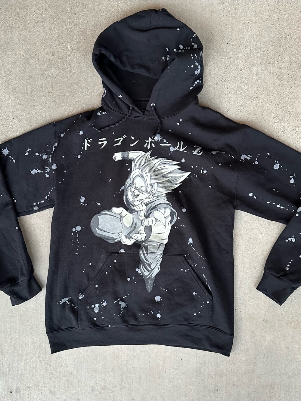 Dragon Ball Z Modern
Splatter Graphic Hoodie Medium